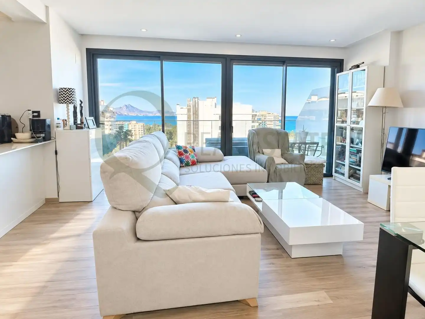 Ático con terraza en venta en Calle Calle Periodista Tirso Marín Sessé, imagen 7