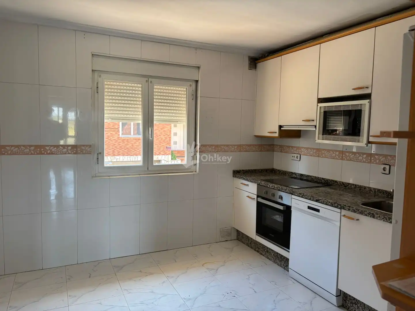 Kitchen of Houses for sale in Onzonilla  with Heating, Parquet flooring and Swimming Pool