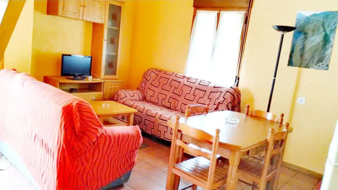 Sala de estar de Finca rústica en venta en Cabrales con Calefacción, Amueblado y Horno