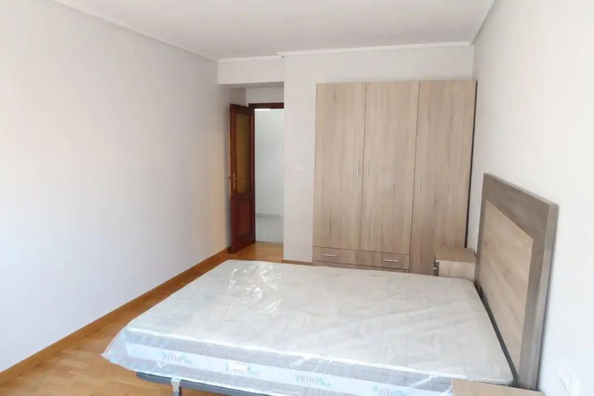 Schlafzimmer von Wohnung zur Miete in A Coruña Capital  mit Parkett