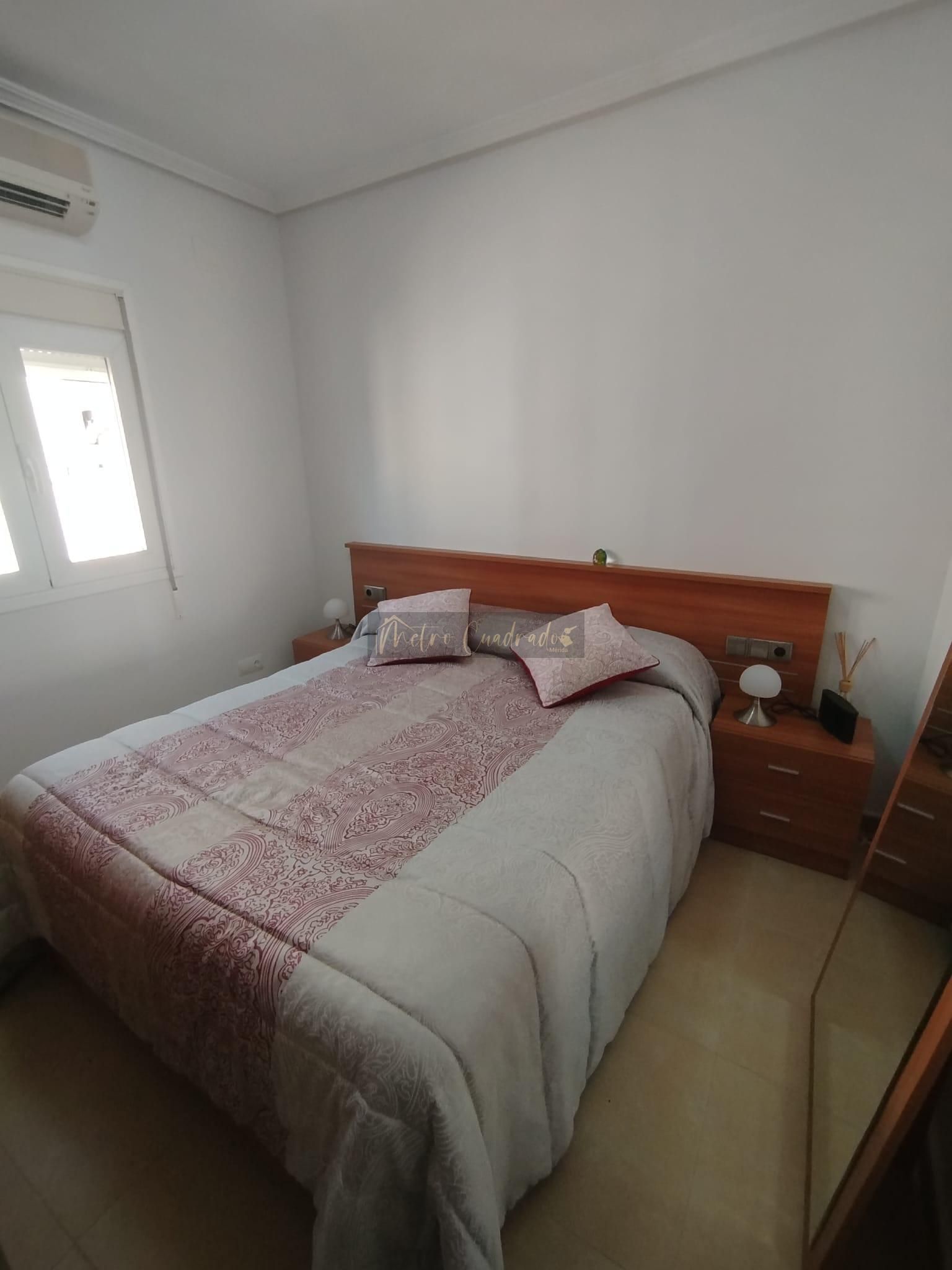 Dormitori de Pis de lloguer en Mérida amb Aire condicionat i Moblat