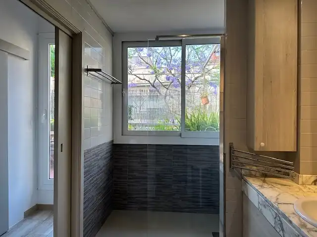 Baño de Casa o chalet de alquiler en Barcelona con Aire acondicionado, Calefacción y Jardín privado