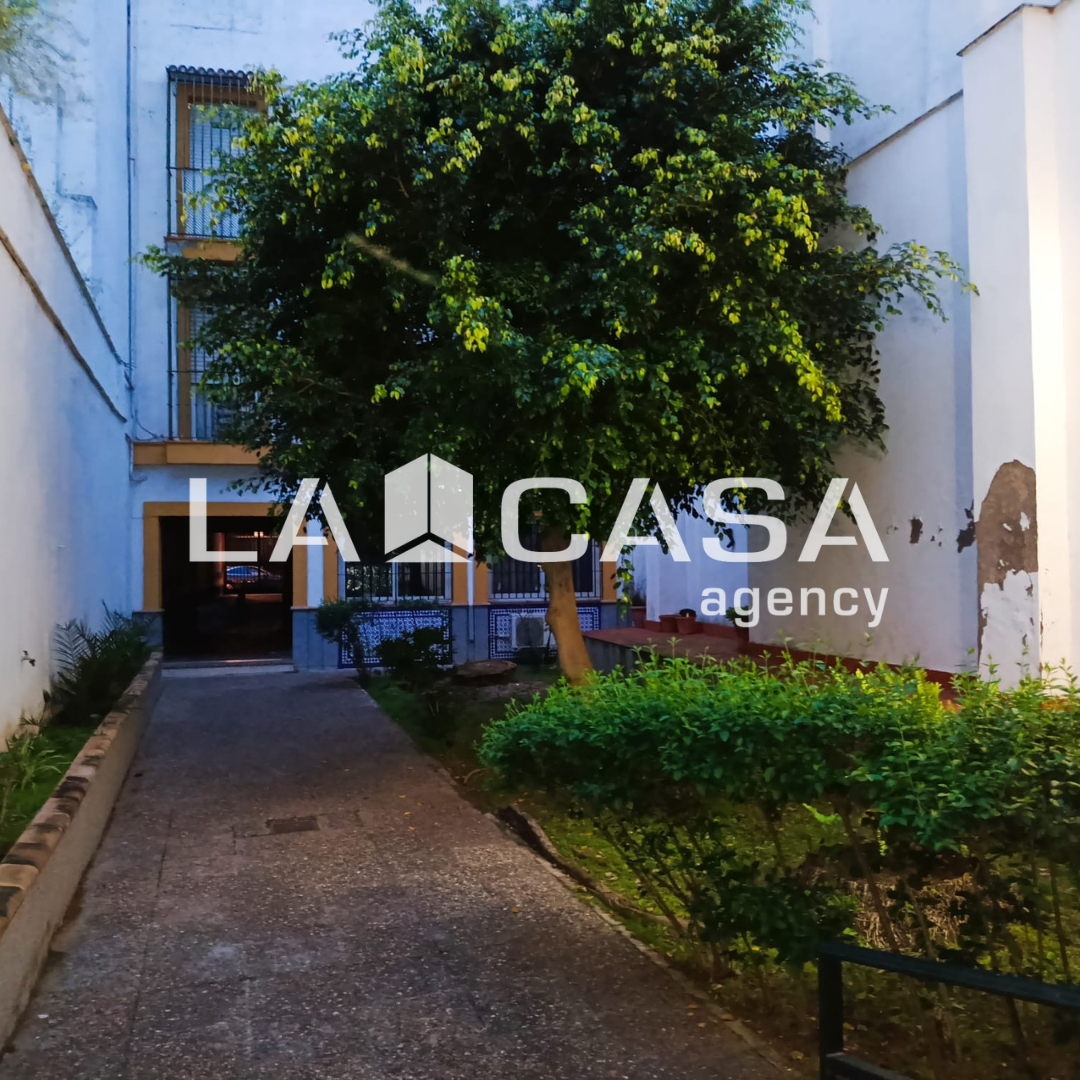 Exterior view of Flat for sale in  Sevilla Capital