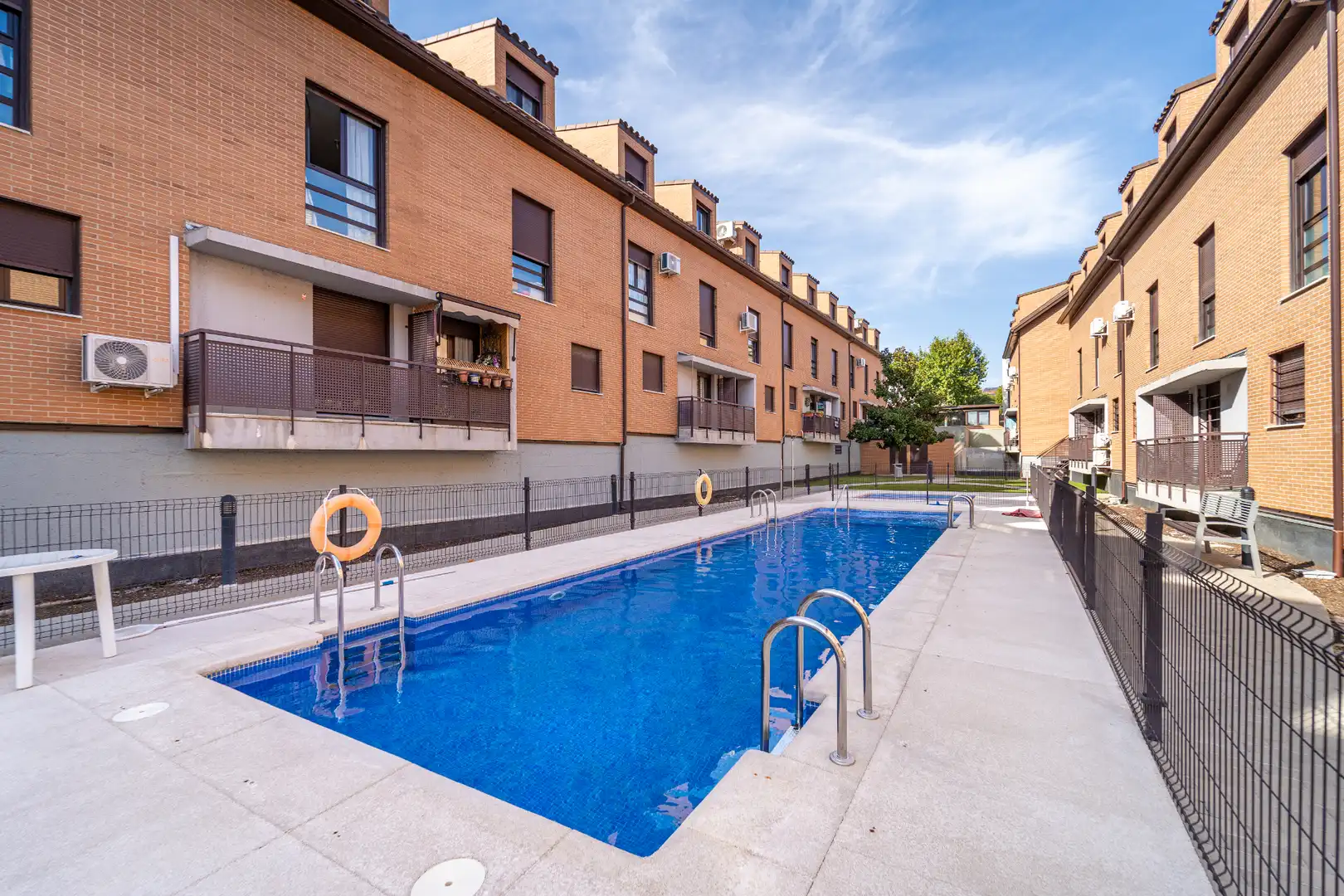 Piscina de Pis en venda en Sevilla la Nueva amb Aire condicionat, Calefacció i Traster