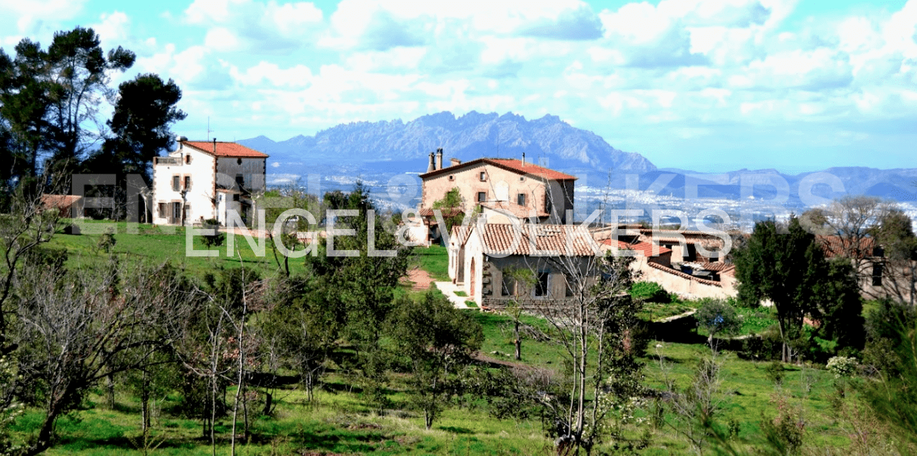 Vista exterior de Finca rústica en venda en Castellví de Rosanes amb Calefacció, Jardí privat i Terrassa