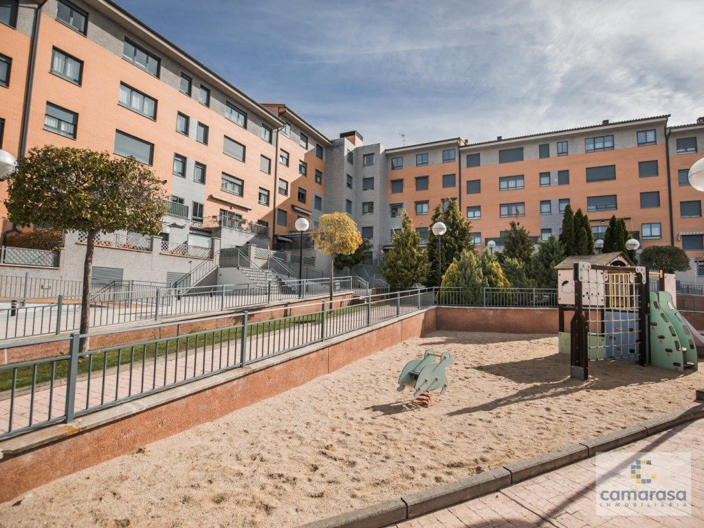 Vista exterior de Pis en venda en Ávila Capital amb Piscina i Piscina comunitària