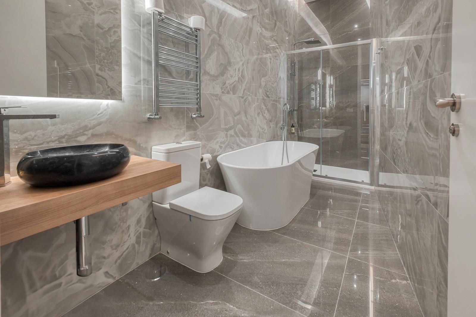 Bathroom of Flat for sale in  Madrid Capital  with Air Conditioner, Heating and Furnished