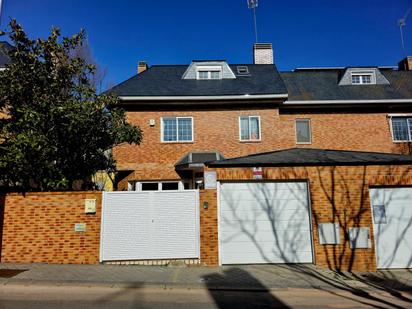 Exterior view of House or chalet for sale in  Madrid Capital  with Heating, Terrace and Storage room