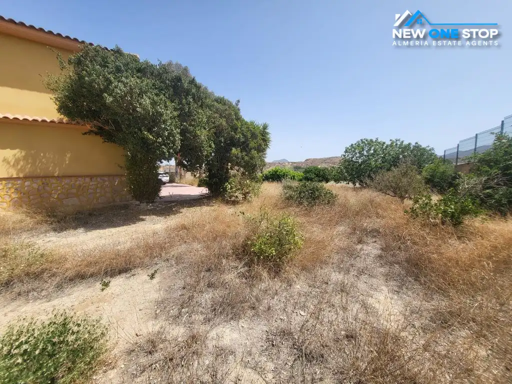 Casa adosada en venda en Cuevas del Almanzora amb Aire condicionat, Calefacció i Jardí privat