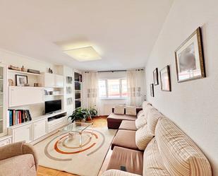 Sala d'estar de Pis en venda en Lugo Capital amb Calefacció, Parquet i Terrassa