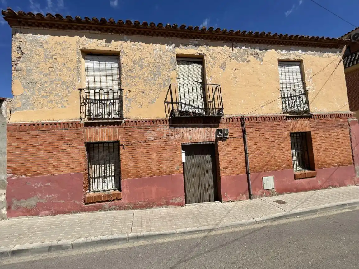 Casa adosada en venda a Los Hueros