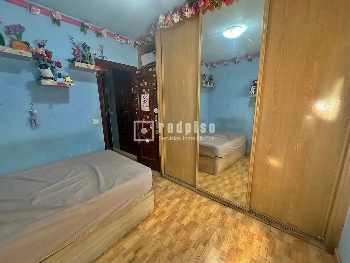 Habitación de Piso en venta en Madrid con Calefacción