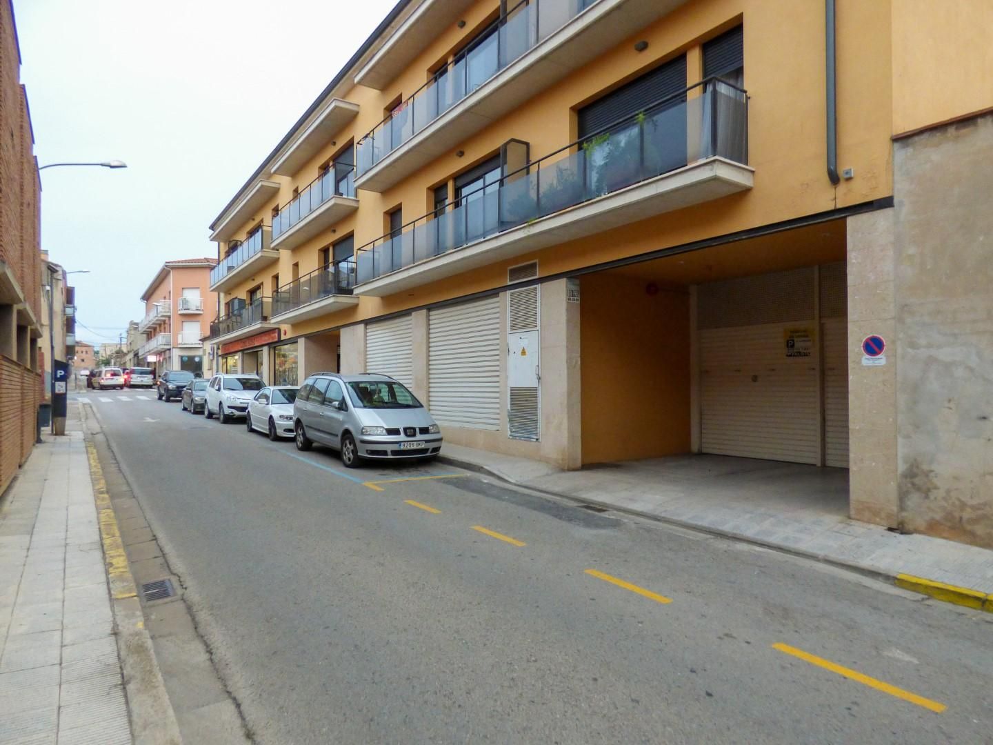 Aparcament de Dúplex en venda en La Bisbal d'Empordà amb Calefacció, Terrassa i Forn