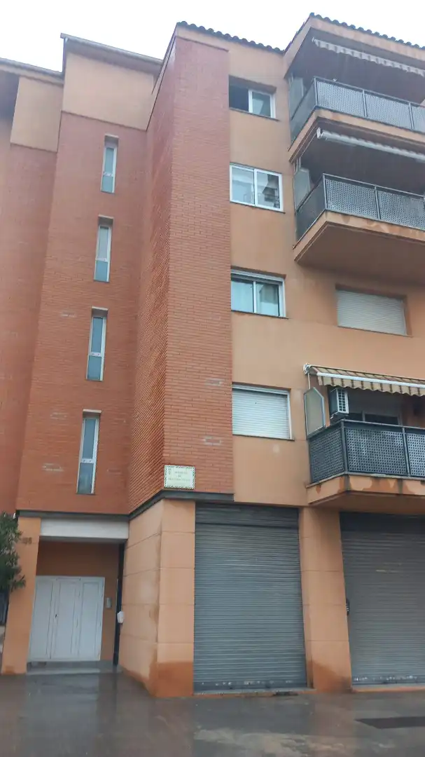 Vista exterior de Pis en venda en Olesa de Montserrat amb Alarma