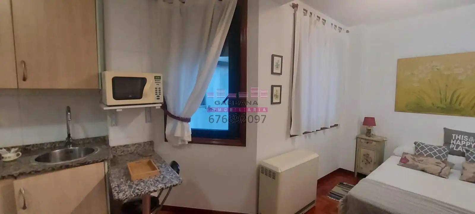 Study for rent in Rúa do Areal, 88, Centro - Areal