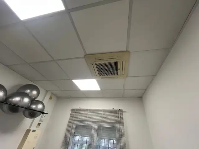 Office for rent in Puentelarra, 68, Santa Eugenia