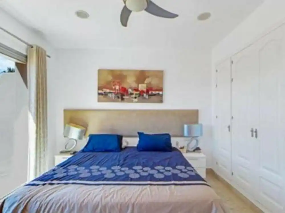 Schlafzimmer von Dachboden zur Miete in Benahavís mit Klimaanlage, Heizung und Terrasse