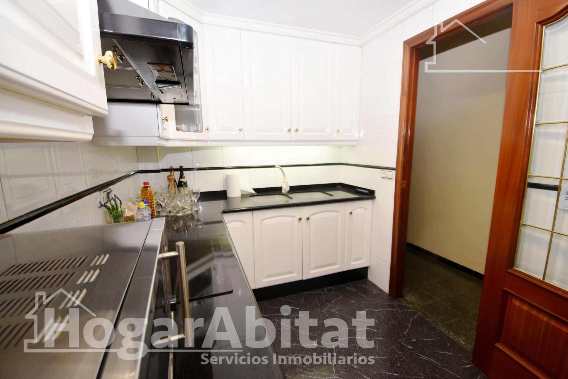 Küche von Wohnung zum Verkauf in Alzira mit Klimaanlage, Terrasse und Möbliert