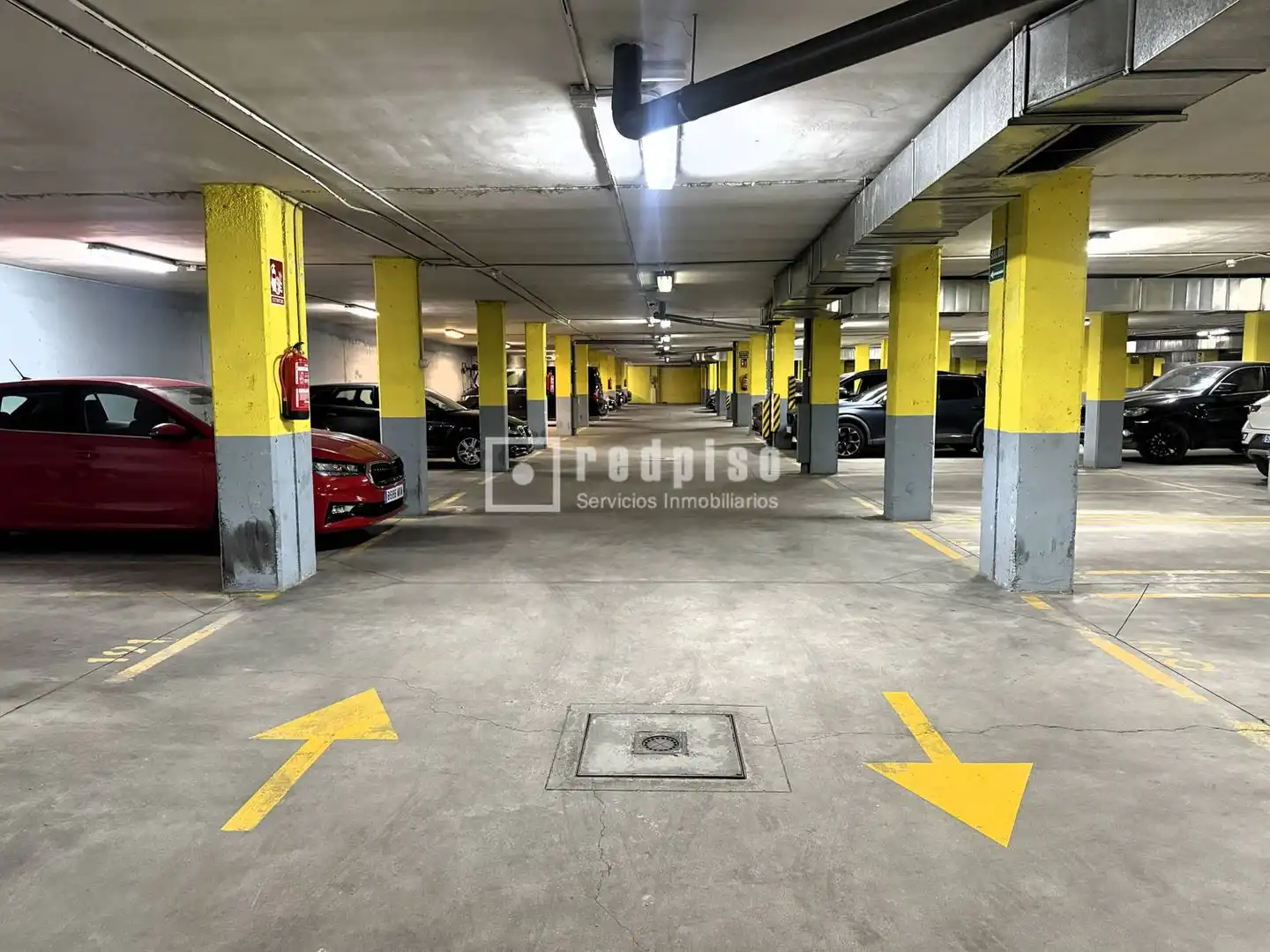 Parking de Piso de alquiler en Madrid con Aire acondicionado, Calefacción y Jardín privado