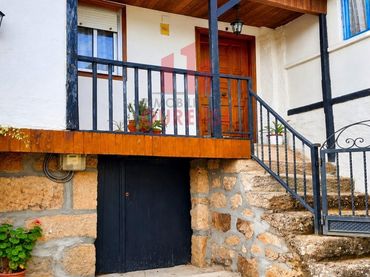 Maison avec balcon à vendre à Coles