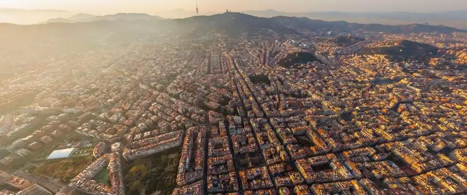 Außenansicht von Wohnung zum Verkauf in Barcelona mit Klimaanlage, Heizung und Parkett