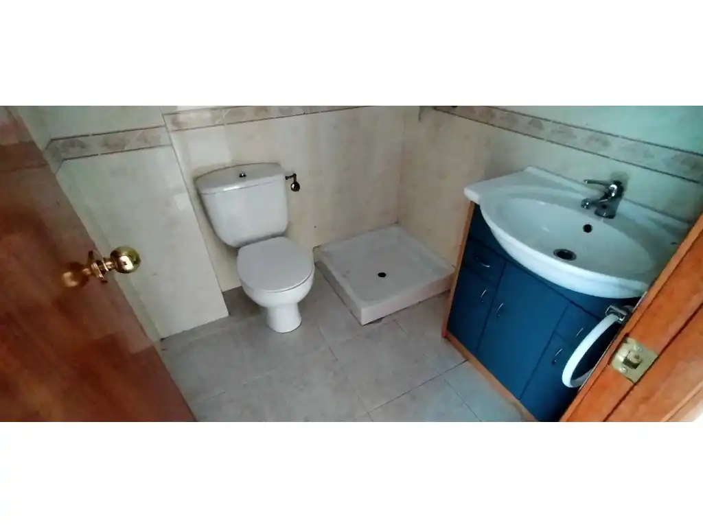 Badezimmer von Wohnung zum Verkauf in Salt