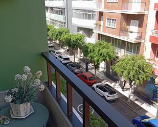 Vista exterior de Pis en venda en Las Palmas de Gran Canaria amb Parquet i Balcó