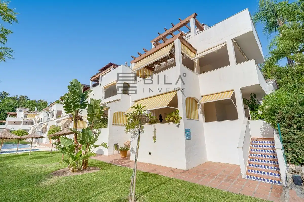 Vista exterior de Pis en venda en Marbella amb Aire condicionat, Terrassa i Traster