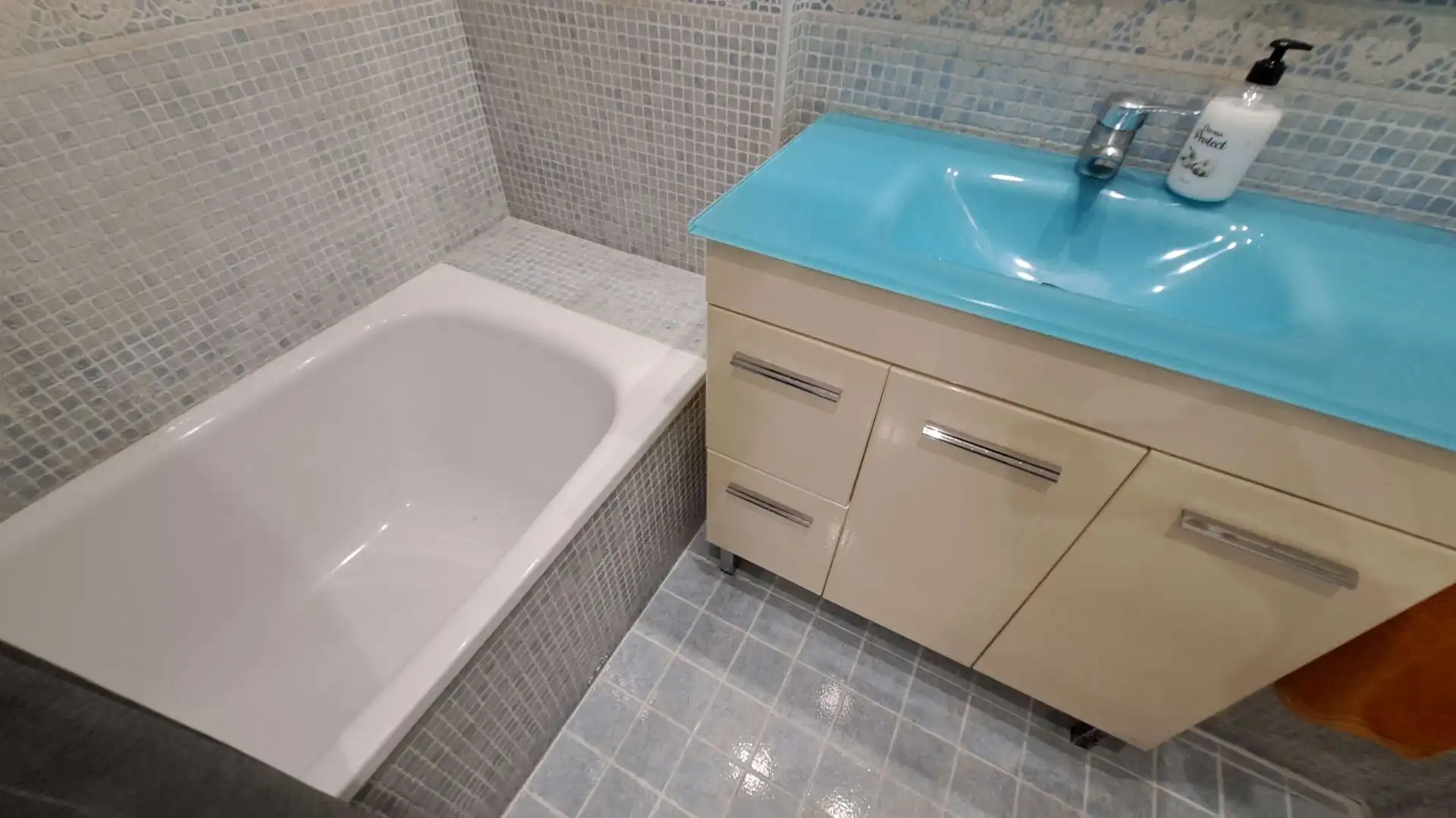 Baño de Piso de alquiler en Zaragoza con Aire acondicionado, Calefacción y Trastero
