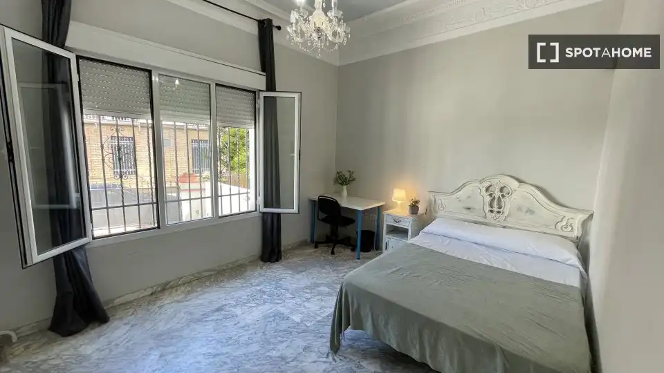Habitación de Piso de alquiler en Sevilla con Aire acondicionado, Calefacción y Amueblado