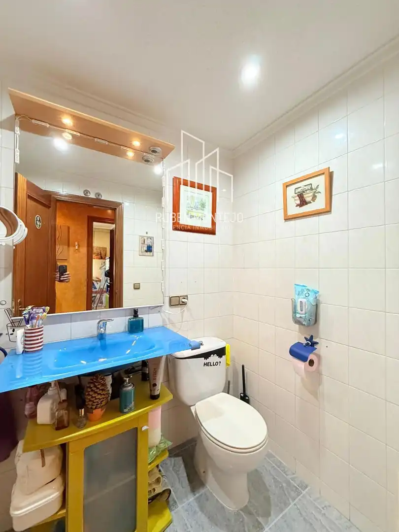 Baño de Piso en venta en Salamanca con Calefacción, Terraza y Balcón