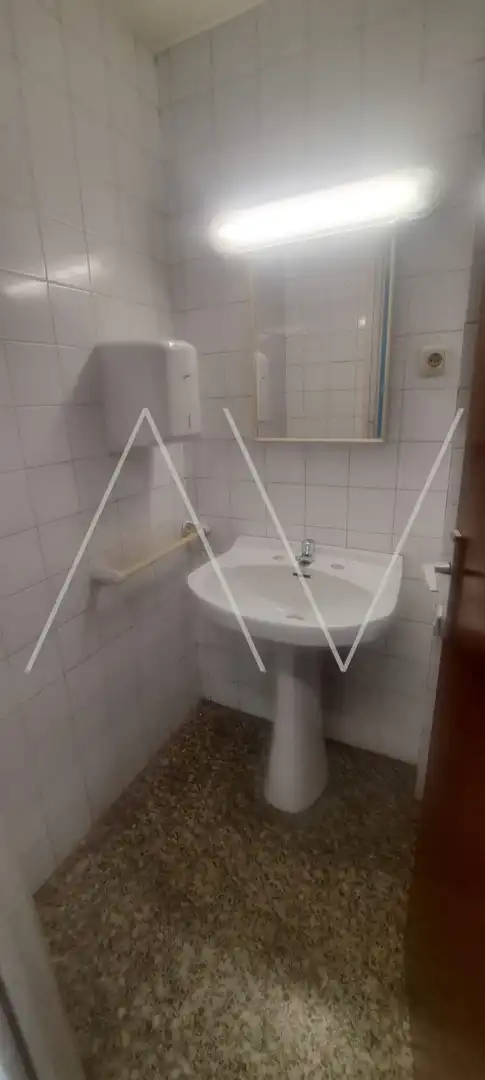 Badezimmer von Büro zur Miete in Sant Martí