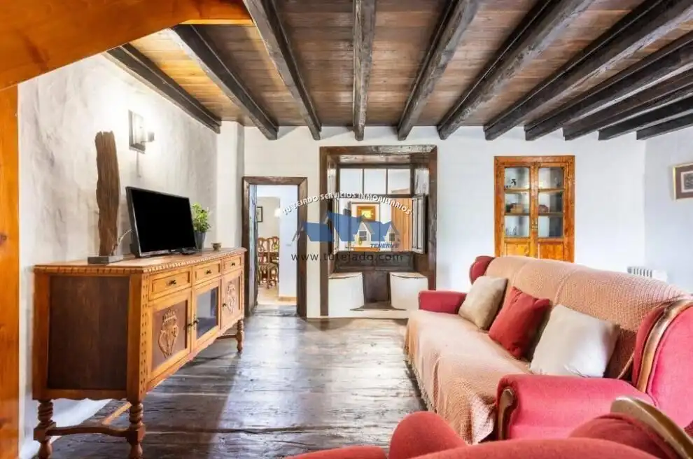 Sala d'estar de Casa o xalet en venda en El Tanque amb Moblat