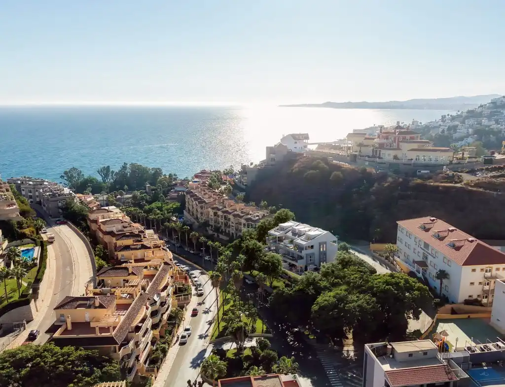 Vista exterior de Dúplex en venda en Benalmádena amb Terrassa i Piscina comunitària