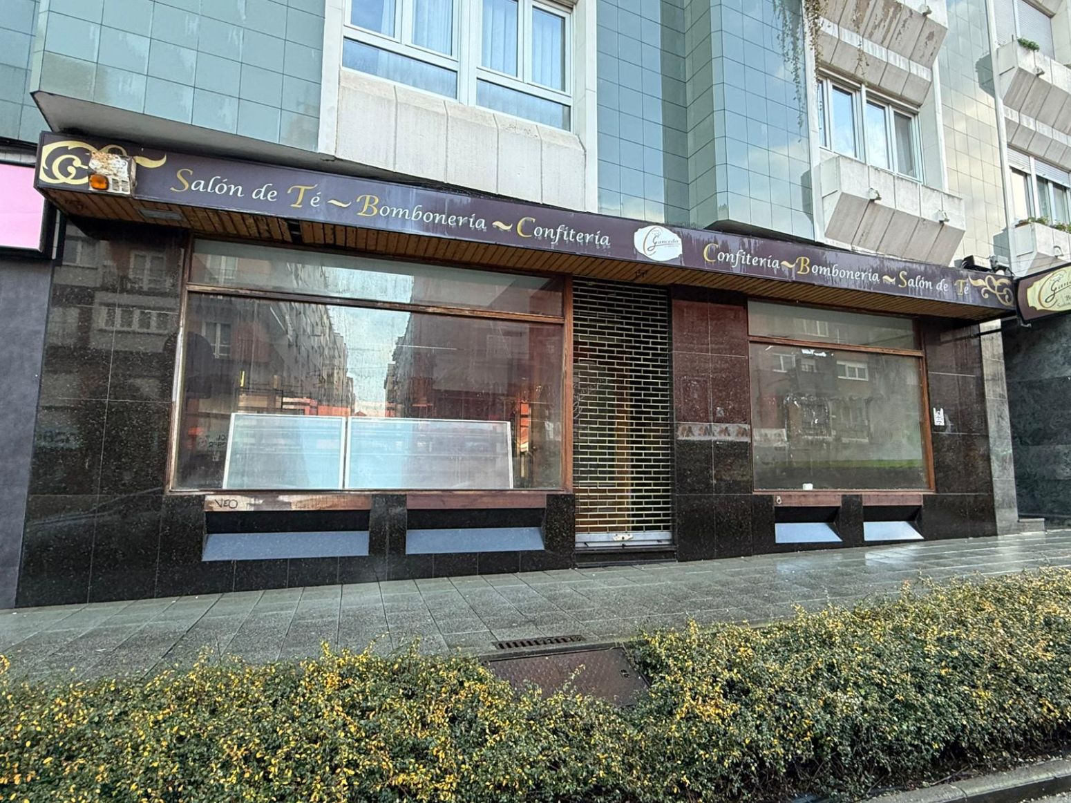 Vista exterior de Local en venda en Gijón 