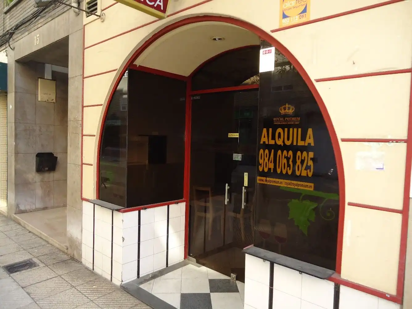 Local comercial de lloguer a Calle de Víctor Sáenz, imagen 2