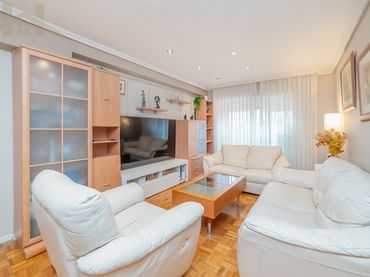 Flat with lift for sale in Calle de César Pastor Llopis