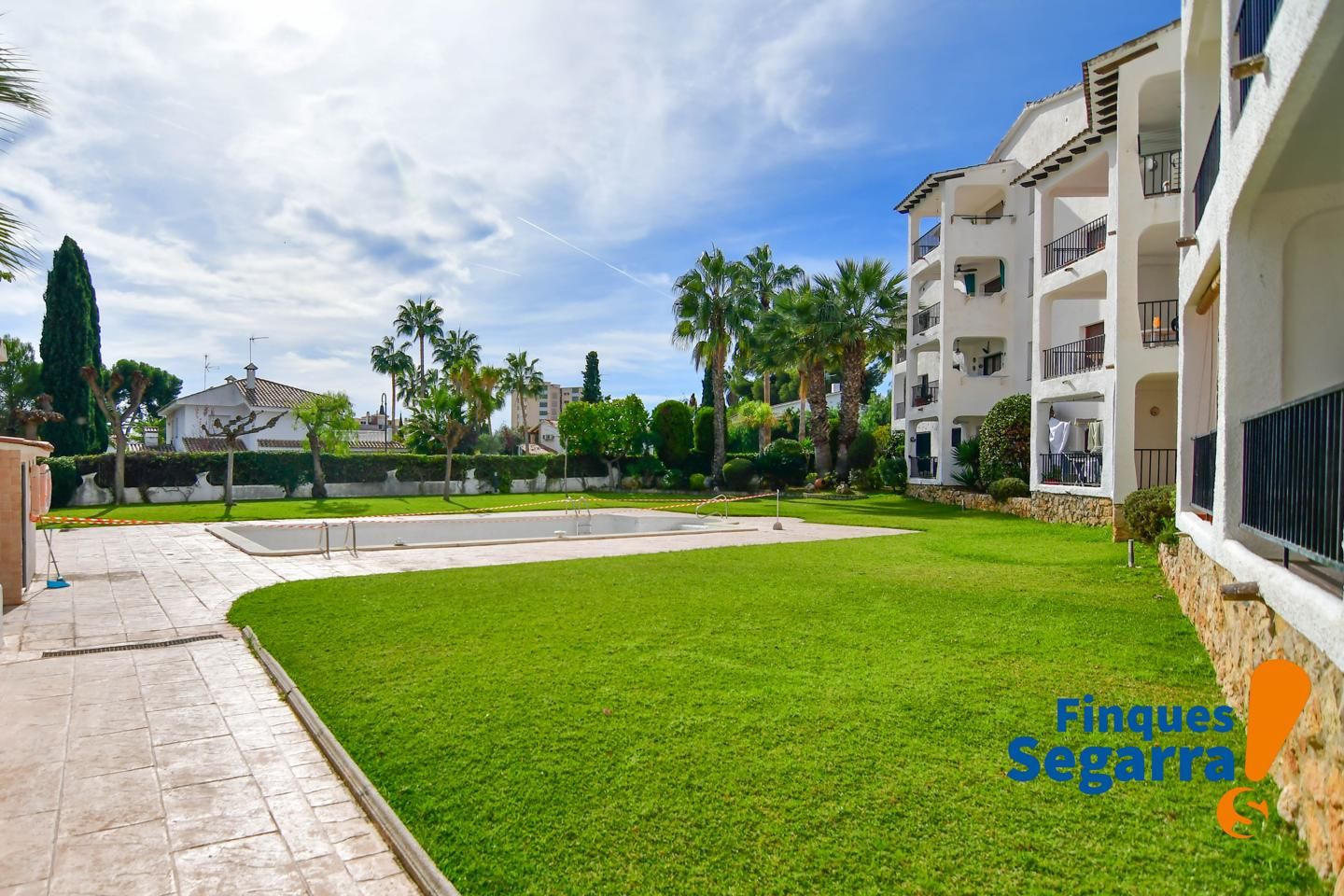 Vista exterior de Pis en venda en Roda de Berà amb Terrassa i Piscina comunitària