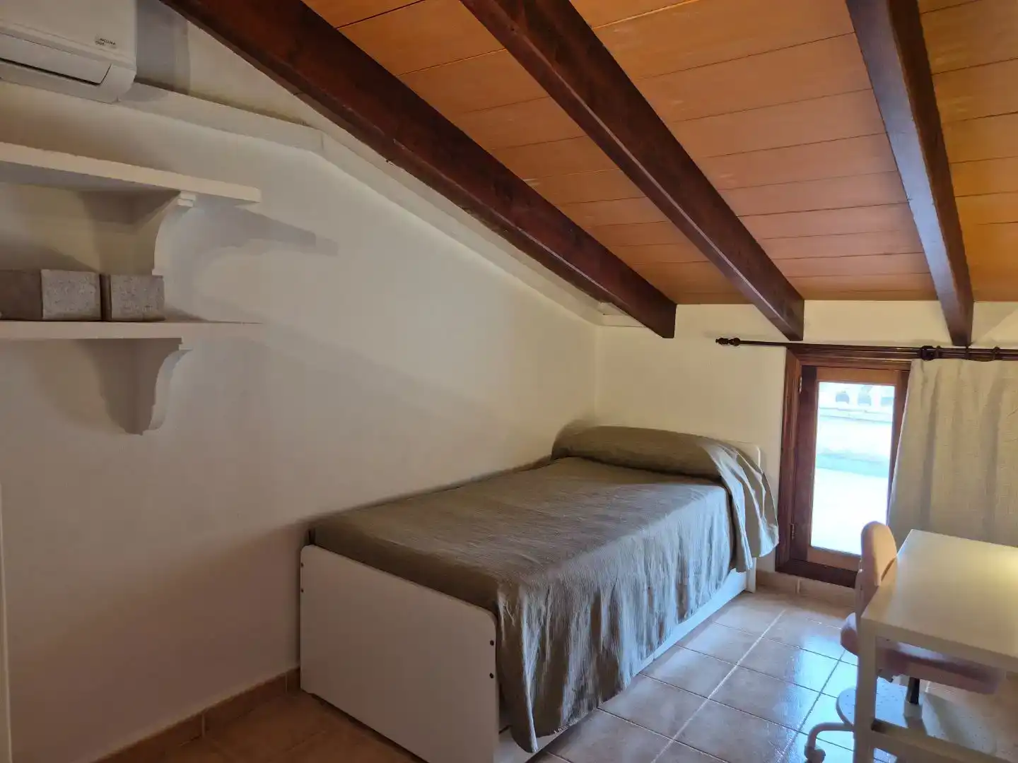 Dormitori de Casa adosada de lloguer en Ariany amb Aire condicionat, Jardí privat i Traster
