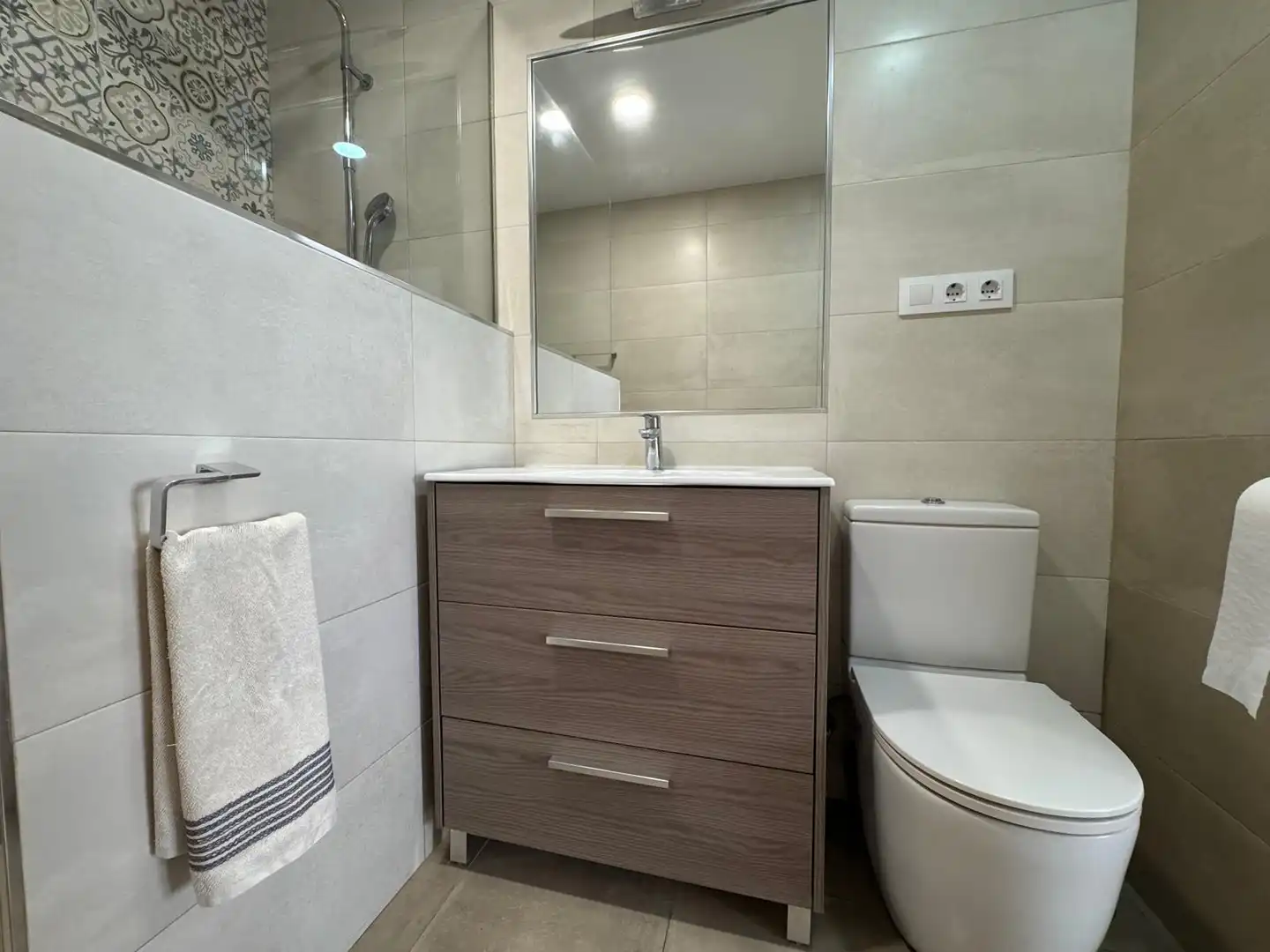 Bany de Pis en venda en Cádiz amb Terrassa