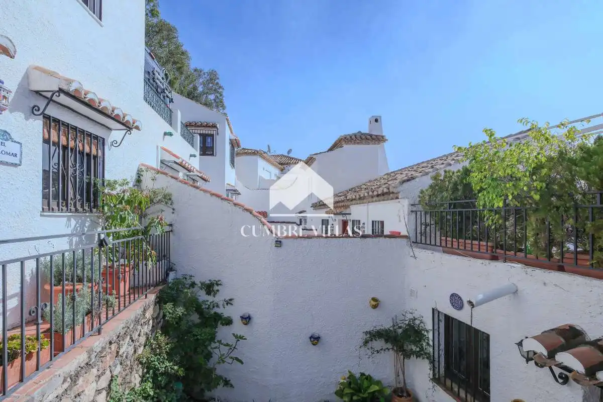 Vista exterior de Casa o xalet en venda en Salobreña amb Terrassa, Internet i Piscina comunitària