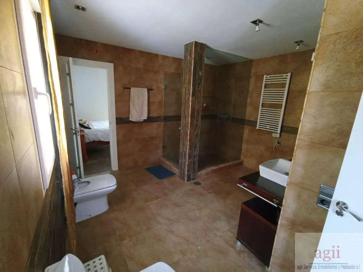 Bany de Casa o xalet en venda en Valdeaveruelo amb Aire condicionat, Calefacció i Piscina