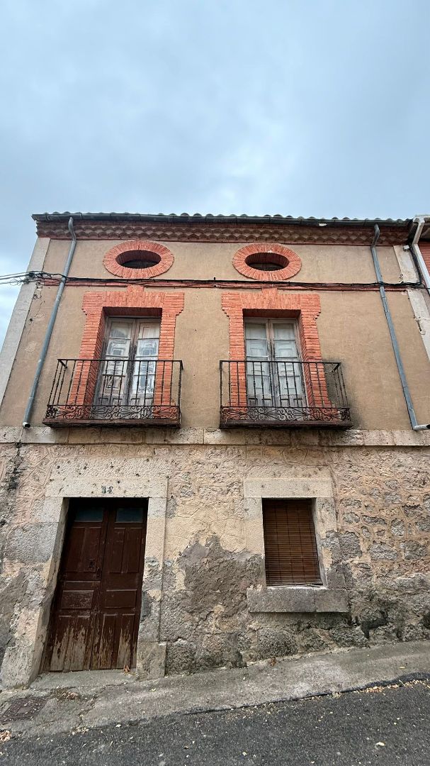 Exterior view of Country homes for sale in Villafruela  with Private garden and Balcony