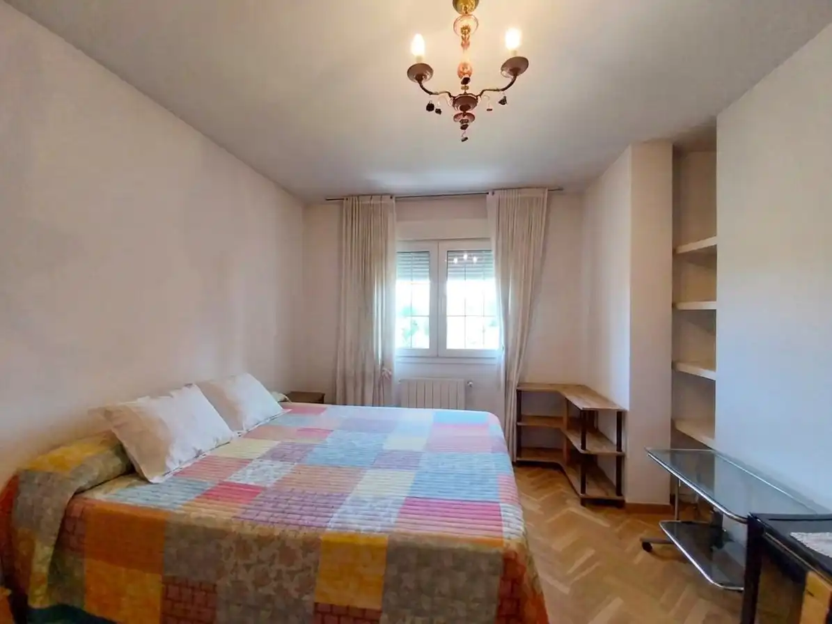 Habitación de Casa o chalet en venta en Pozuelo de Alarcón con Aire acondicionado, Calefacción y Jardín privado