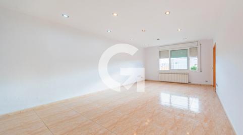 Foto 2 de Piso en venta en Cl Valira,de la, Les Arenes - La Grípia  Can Montllor, Barcelona
