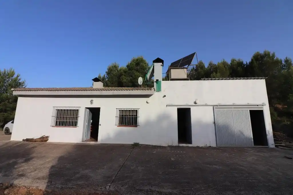 Vista exterior de Finca rústica en venda en Buñol amb Jardí privat, Terrassa i Traster