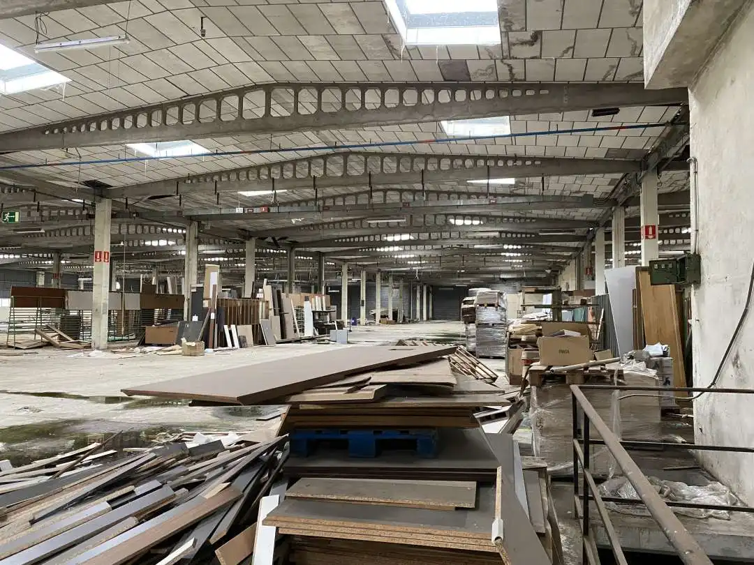 Außenansicht von Fabrikhallen zum Verkauf in Azpeitia