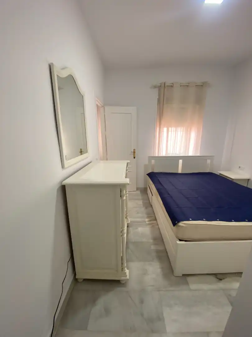 Dormitori de Apartament de lloguer en Málaga amb Aire condicionat, Moblat i Rentadora