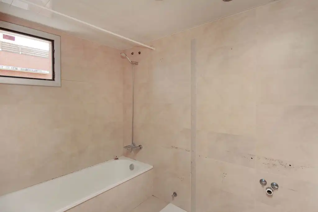 Baño de Piso en venta en Mataró con Aire acondicionado, Calefacción y Piscina