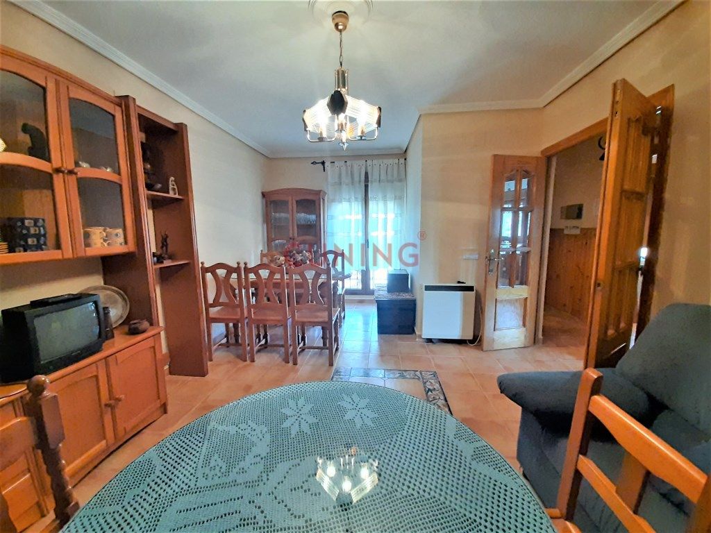Sala d'estar de Casa o xalet en venda en Cáceres Capital amb Balcó